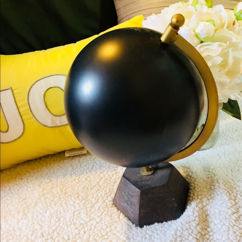 World globe - Picture 1 of 3